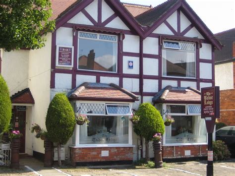 The Tudor Lodge Guest House .